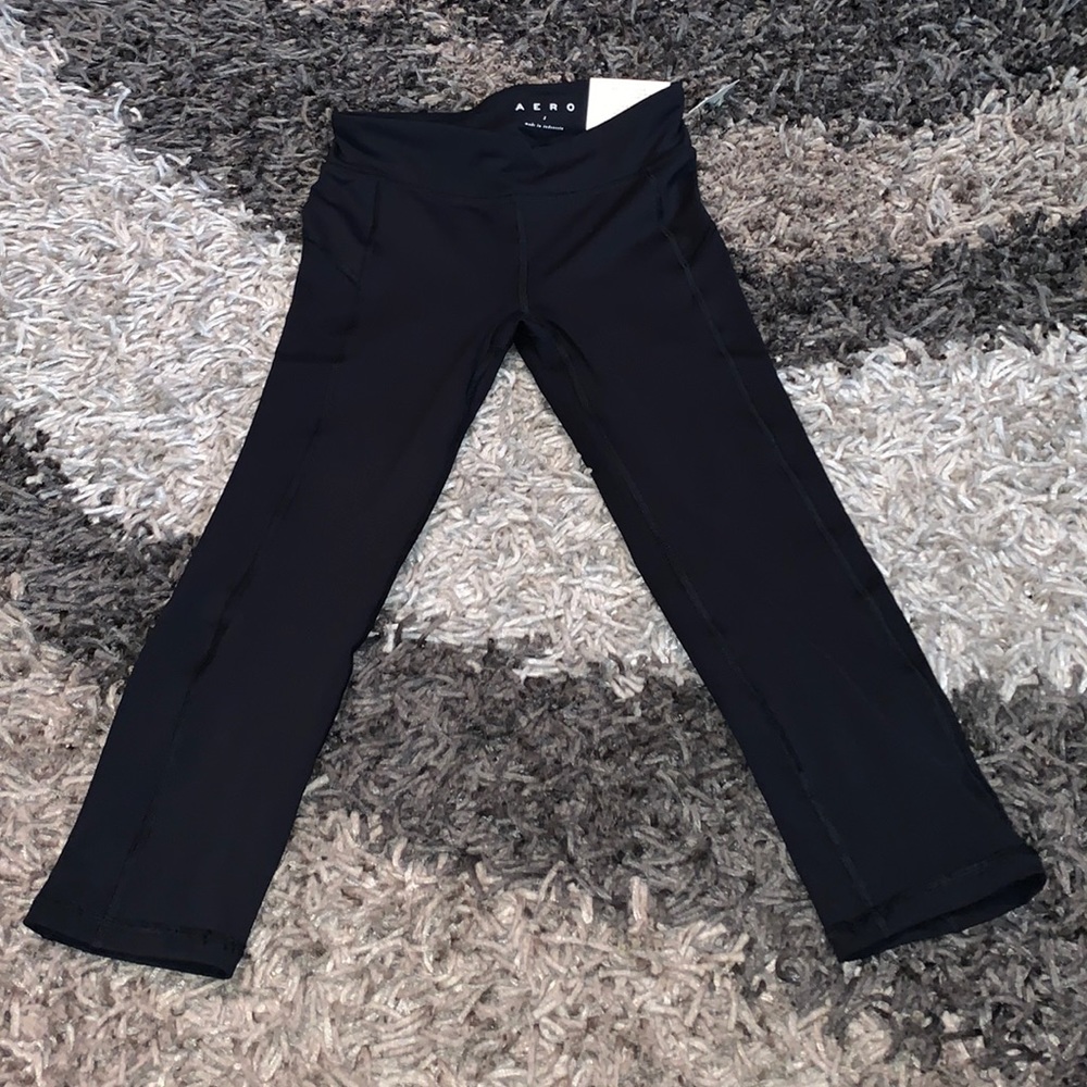 Aero crop exercise pants NWT size S